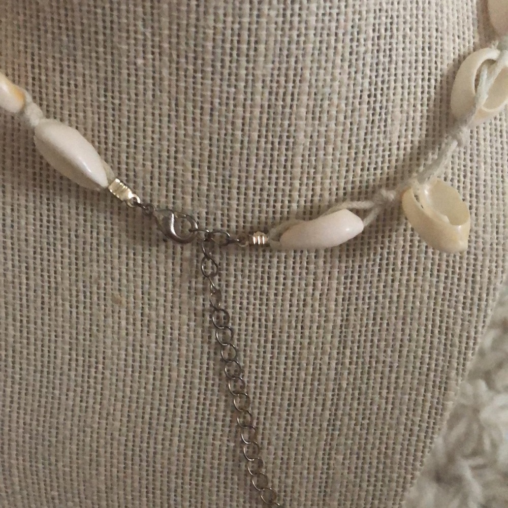 shell necklace - Picture 3 of 5